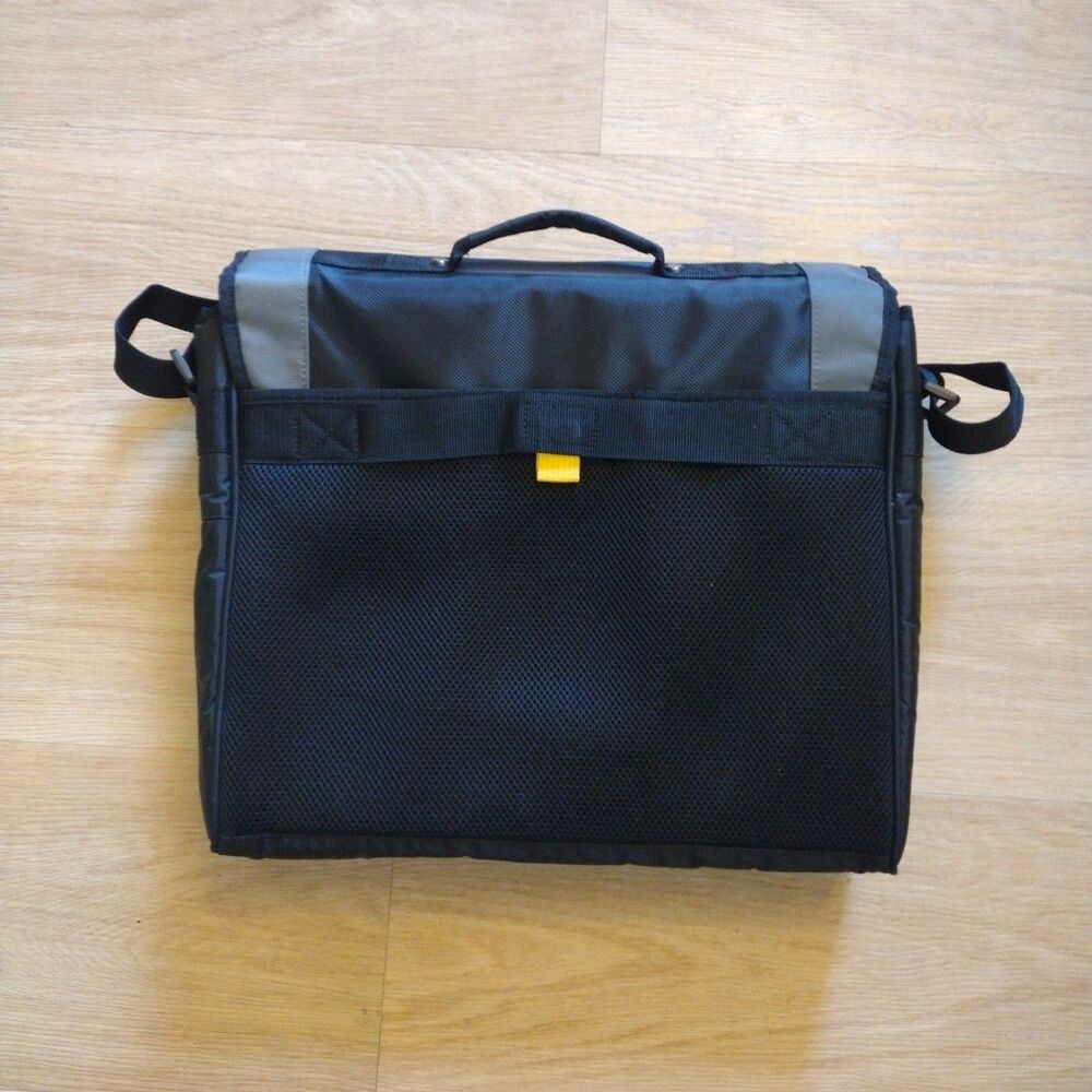 Targus CityGear Laptop Messenger Case Bag TCG200 Nylon 17" Shoulder Strap Handle - Picture 4 of 16